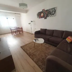https://apartment-in-the-heart-of-tirana-bllok.hotels-in-tirana.com